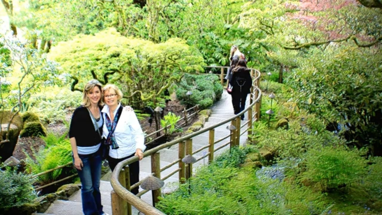 2010 - 2  Butchart Gardens - Mother